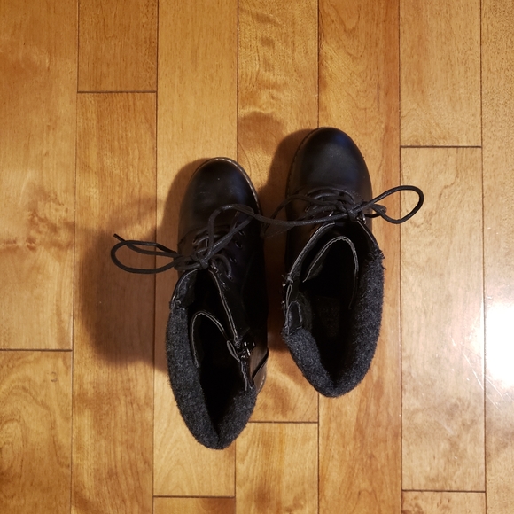 NWOT - Women's black booties - Picture 6 of 7